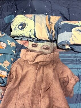 4 piece-Star Wars Baby Yoda Bedding-Comforter, Sheet and 2 Throw Blankets